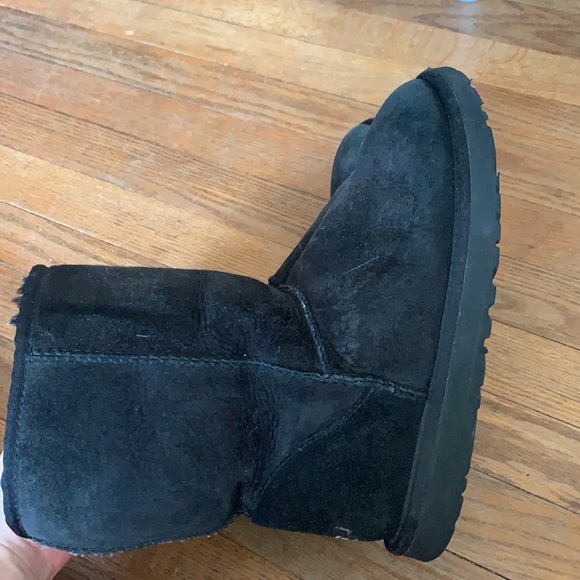 black UGGS - Picture 3 of 8